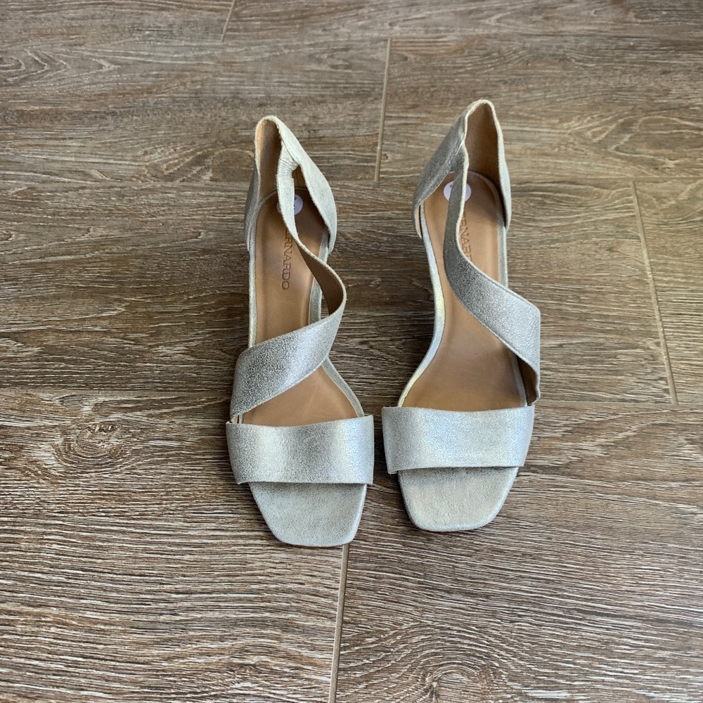 Bernardo silver slip on sandals size 9